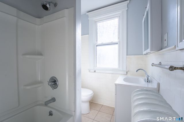 94 Fairfield Avenue 2nd Floor, Hartford, CT 06114