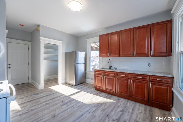 94 Fairfield Avenue 2nd Floor, Hartford, CT 06114