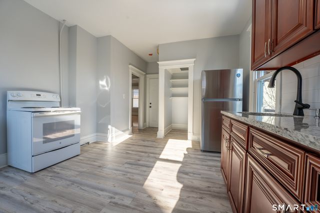 94 Fairfield Avenue 2nd Floor, Hartford, CT 06114