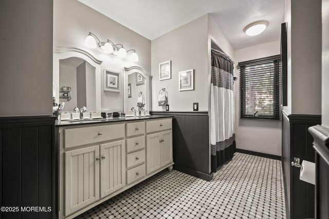 72 Fox Chase Court, Freehold, NJ 07728