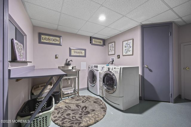 72 Fox Chase Court, Freehold, NJ 07728