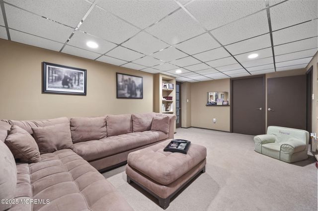 72 Fox Chase Court, Freehold, NJ 07728