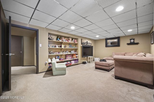 72 Fox Chase Court, Freehold, NJ 07728