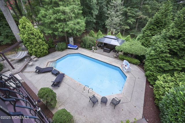 72 Fox Chase Court, Freehold, NJ 07728