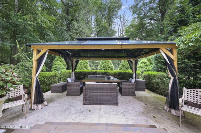 72 Fox Chase Court, Freehold, NJ 07728