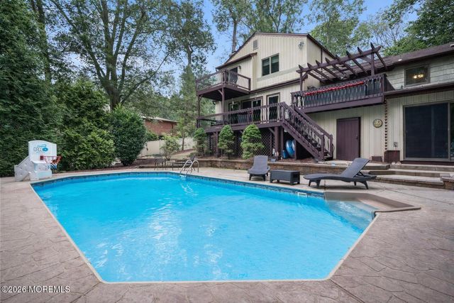 72 Fox Chase Court, Freehold, NJ 07728