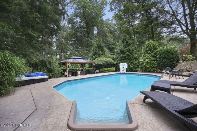 72 Fox Chase Court, Freehold, NJ 07728