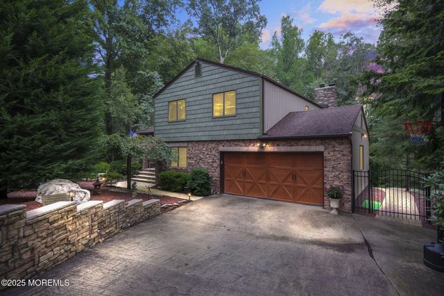 72 Fox Chase Court, Freehold, NJ 07728