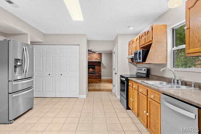 36 Lindenleaf Lane, Belleville, IL 62223