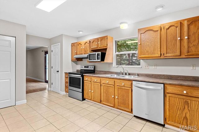 36 Lindenleaf Lane, Belleville, IL 62223