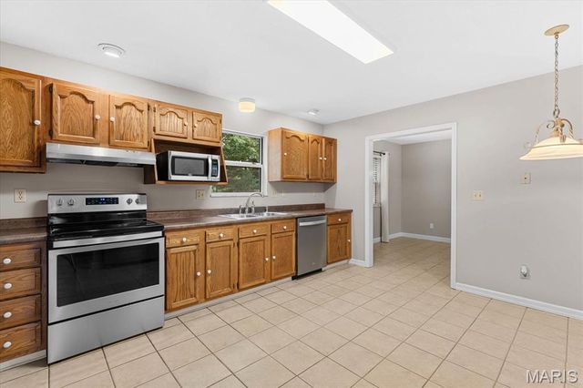 36 Lindenleaf Lane, Belleville, IL 62223