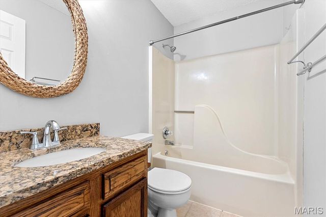36 Lindenleaf Lane, Belleville, IL 62223