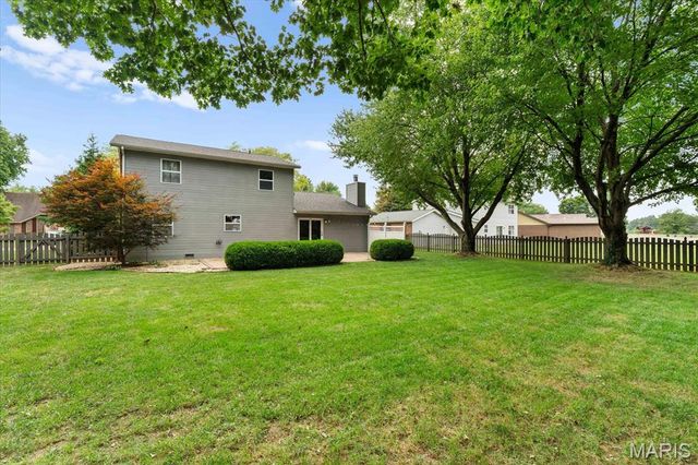 36 Lindenleaf Lane, Belleville, IL 62223