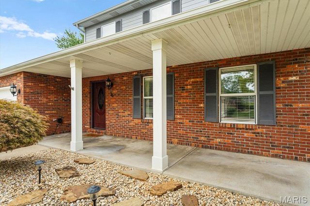 36 Lindenleaf Lane, Belleville, IL 62223