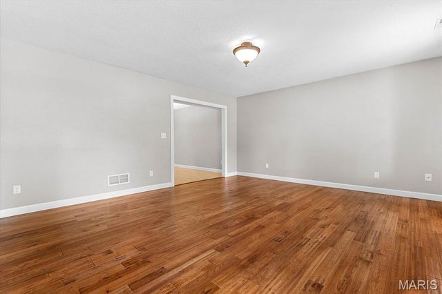 36 Lindenleaf Lane, Belleville, IL 62223