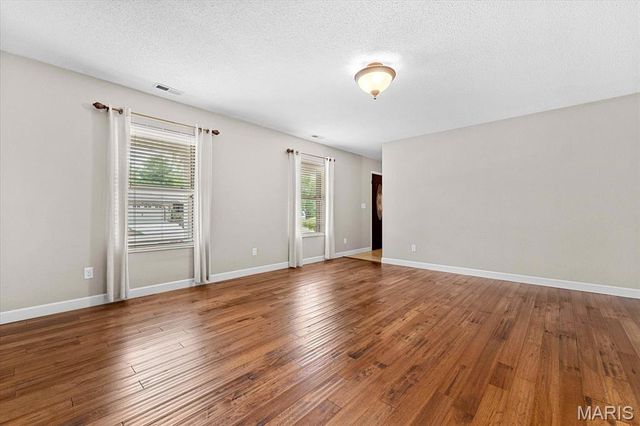 36 Lindenleaf Lane, Belleville, IL 62223