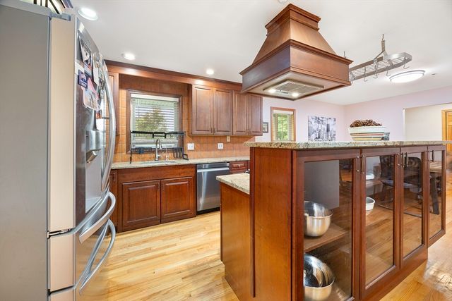 7 Margaret Dr, Wilbraham, MA 01095