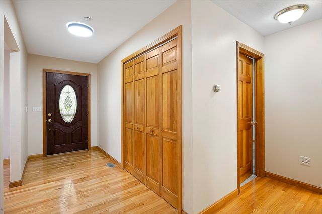 7 Margaret Dr, Wilbraham, MA 01095