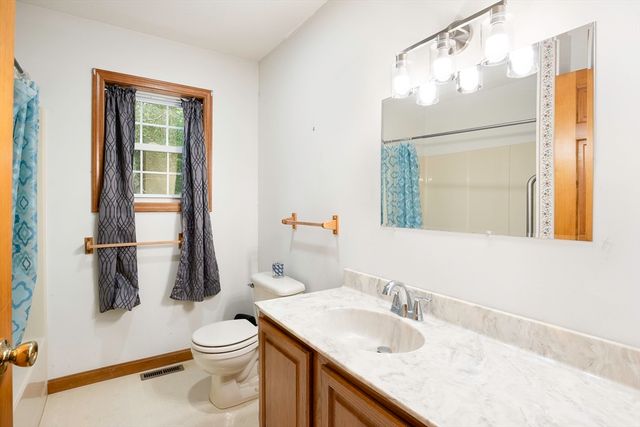 7 Margaret Dr, Wilbraham, MA 01095
