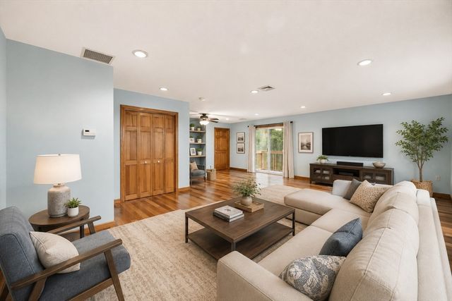 7 Margaret Dr, Wilbraham, MA 01095