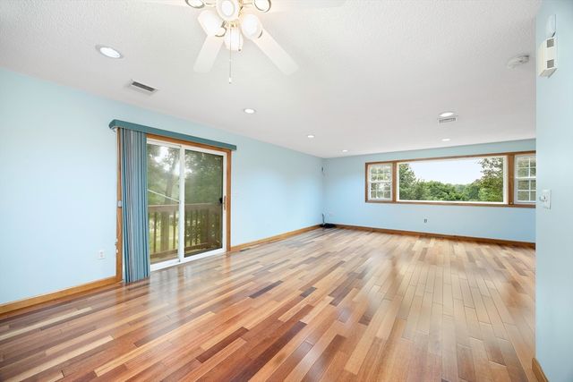 7 Margaret Dr, Wilbraham, MA 01095