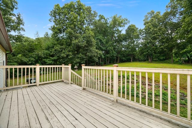 7 Margaret Dr, Wilbraham, MA 01095