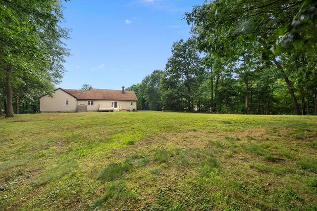 7 Margaret Dr, Wilbraham, MA 01095