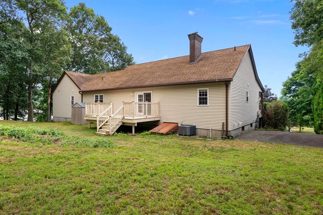 7 Margaret Dr, Wilbraham, MA 01095