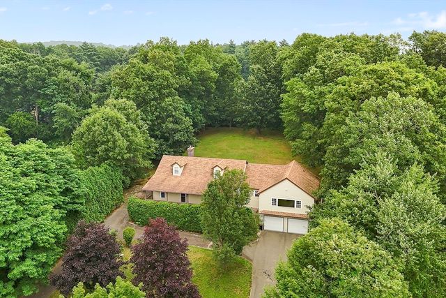 7 Margaret Dr, Wilbraham, MA 01095