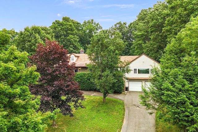 7 Margaret Dr, Wilbraham, MA 01095