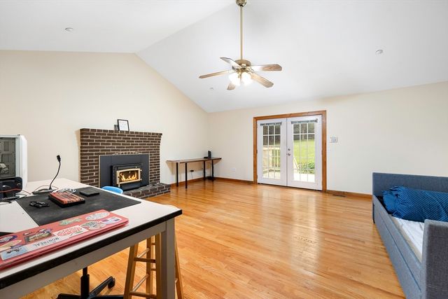 7 Margaret Dr, Wilbraham, MA 01095