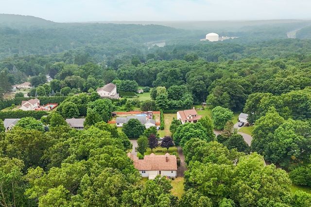 7 Margaret Dr, Wilbraham, MA 01095
