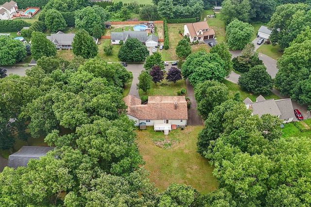 7 Margaret Dr, Wilbraham, MA 01095