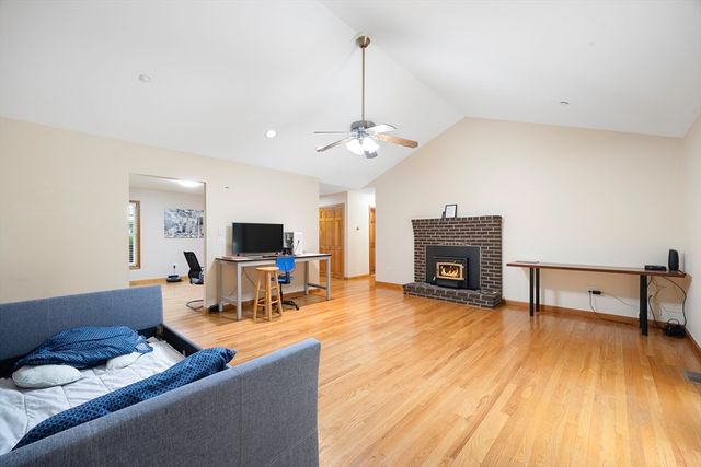7 Margaret Dr, Wilbraham, MA 01095