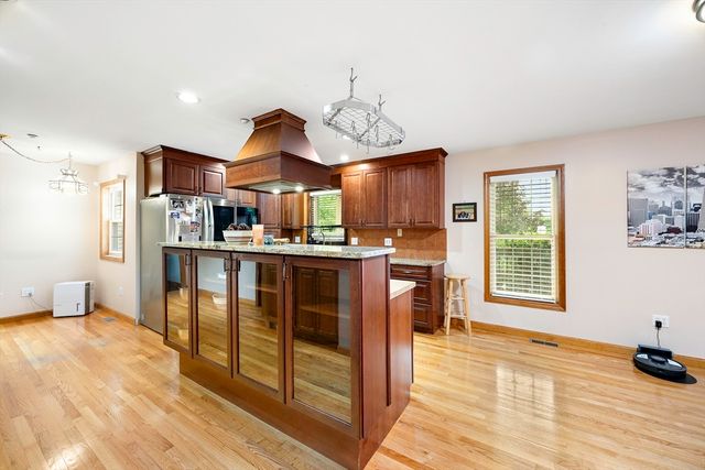 7 Margaret Dr, Wilbraham, MA 01095