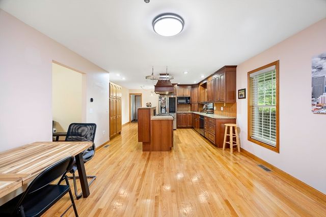 7 Margaret Dr, Wilbraham, MA 01095