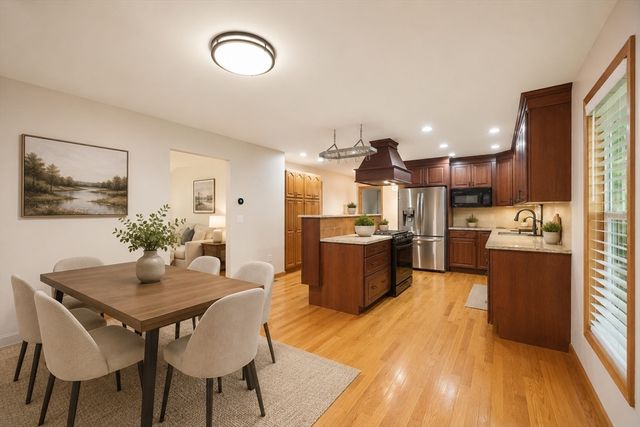 7 Margaret Dr, Wilbraham, MA 01095