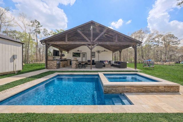 501 County Road 2298, Cleveland, TX 77327