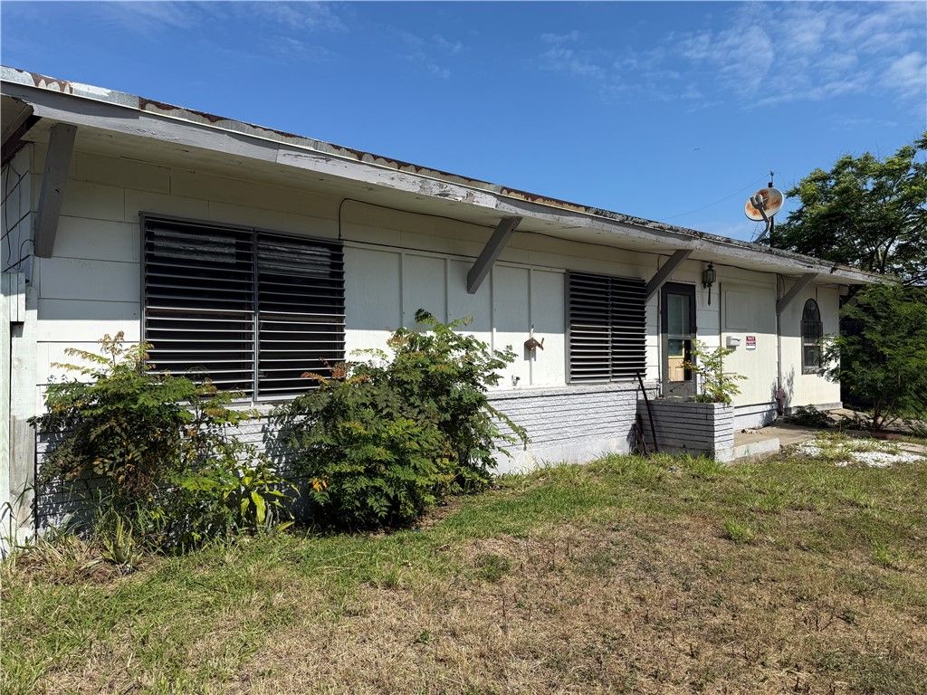 925 Hazel Dr, Corpus Christi, TX 78412 — photo 2