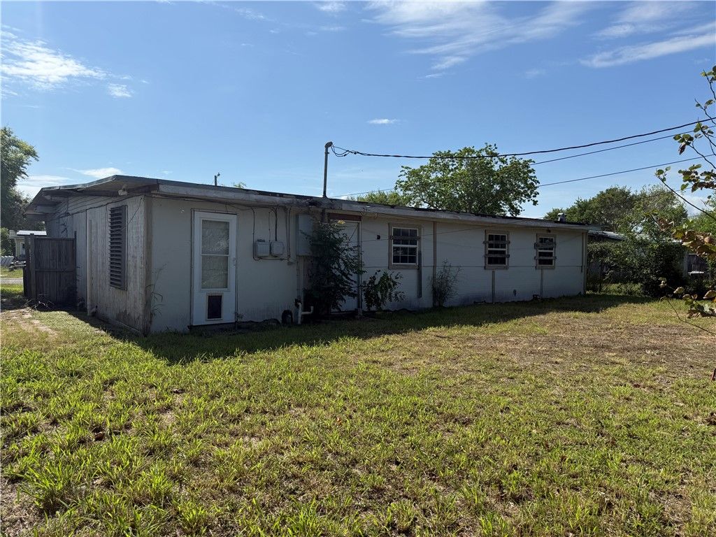 925 Hazel Dr, Corpus Christi, TX 78412 — photo 4