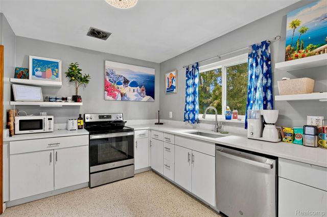 21819 Edgewood Street, St. Clair Shores, MI 48080