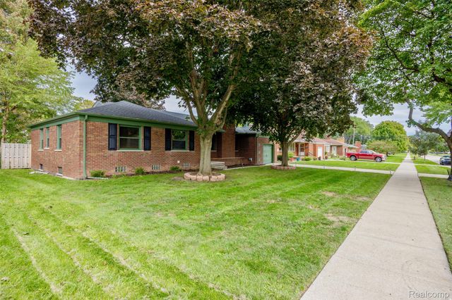 21819 Edgewood Street, St. Clair Shores, MI 48080