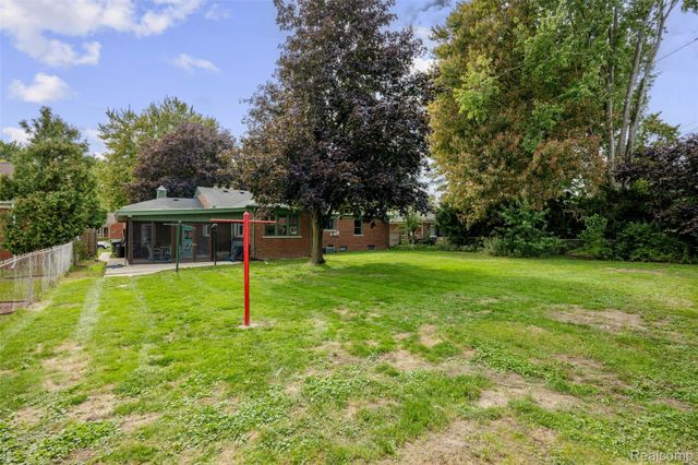 21819 Edgewood Street, St. Clair Shores, MI 48080