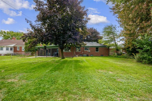21819 Edgewood Street, St. Clair Shores, MI 48080