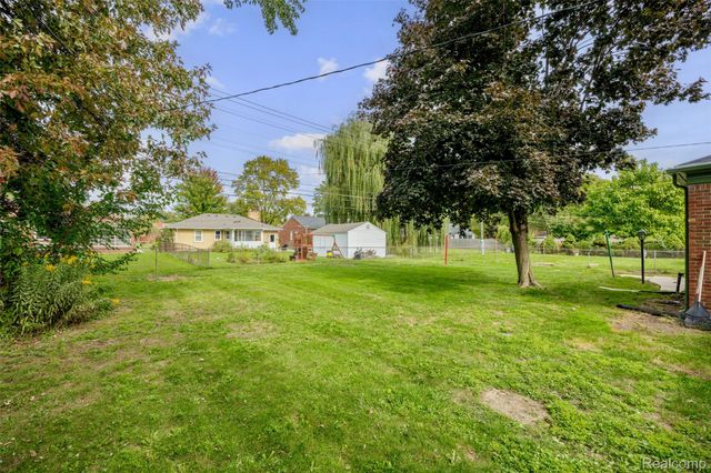 21819 Edgewood Street, St. Clair Shores, MI 48080