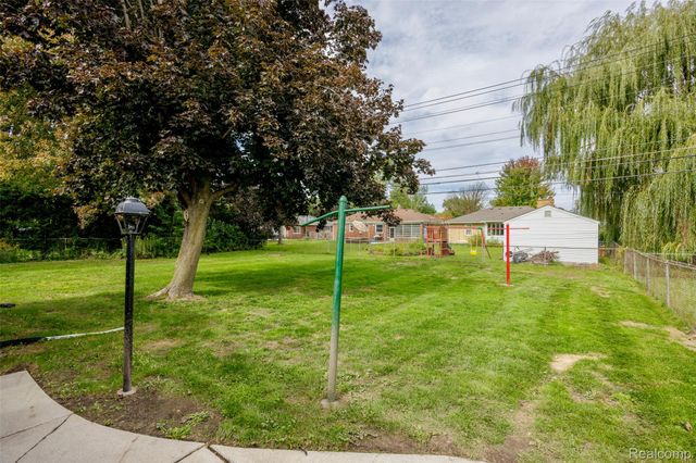 21819 Edgewood Street, St. Clair Shores, MI 48080