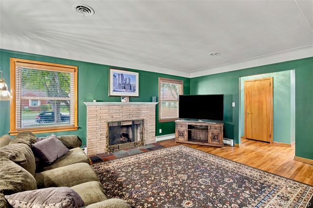 21819 Edgewood Street, St. Clair Shores, MI 48080