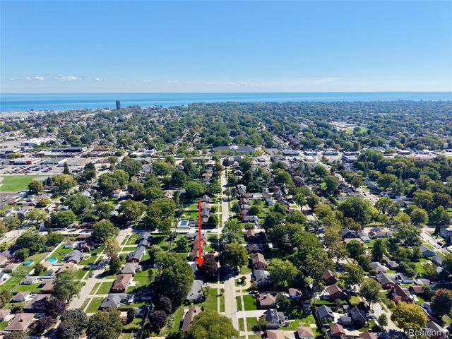 21819 Edgewood Street, St. Clair Shores, MI 48080