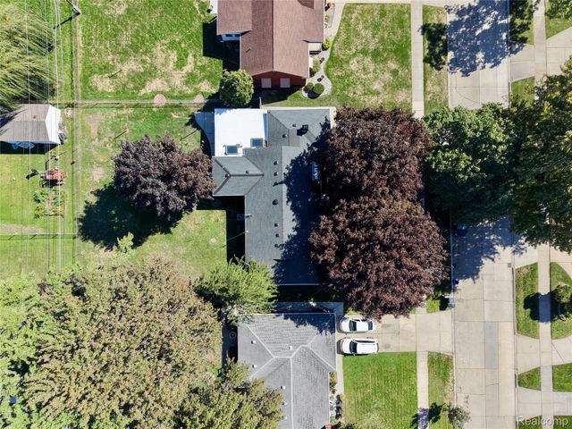 21819 Edgewood Street, St. Clair Shores, MI 48080