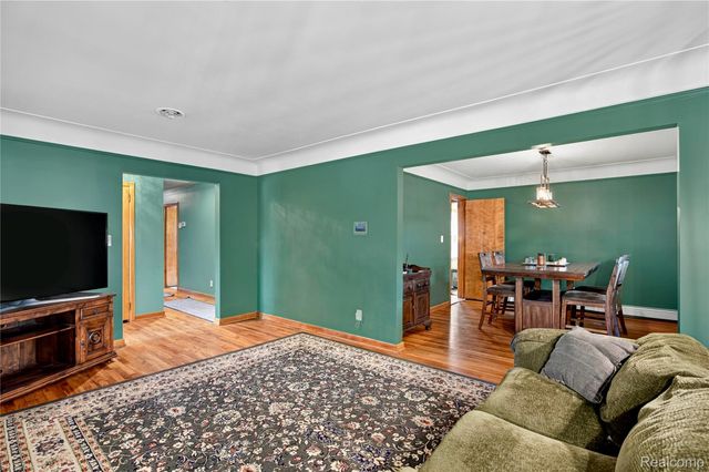 21819 Edgewood Street, St. Clair Shores, MI 48080